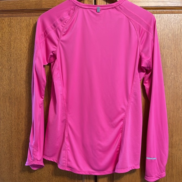 NWOT women’s Nike drifit top - Picture 3 of 3